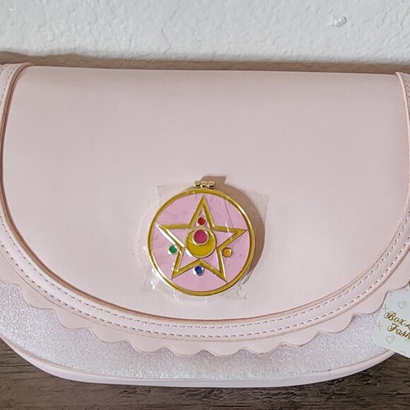 Pretty Guardian Sailor Moon Crystal Star Compact Crossbody Bag - BoxLunch Exclus - Picture 1 of 5